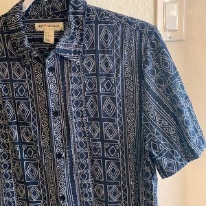 Patterned men’s short sleeve button up